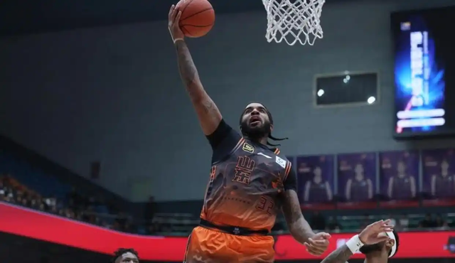 九游云游戏-山东男篮官宣约翰逊加盟，邱彪迎来一把双刃剑，克里斯或被边缘化