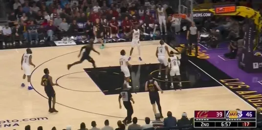 手机游戏免费下载-可惜！詹姆斯送出空接妙传，艾顿起跳放篮磕到篮筐前沿